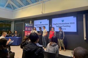 HackatonIllinoisTechStudents450x300